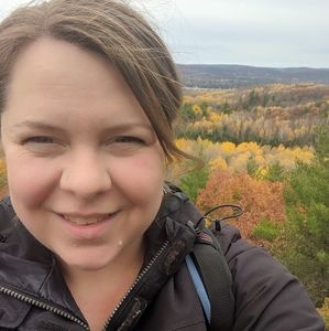 Meet your Posher, Crystal